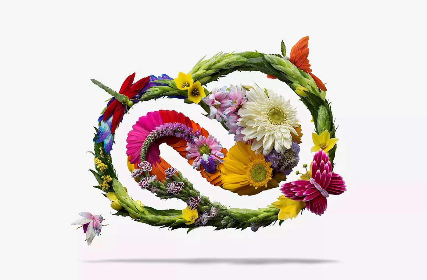 Artist Raku Inoue recreates the Adobe CC logo with beautiful flowers