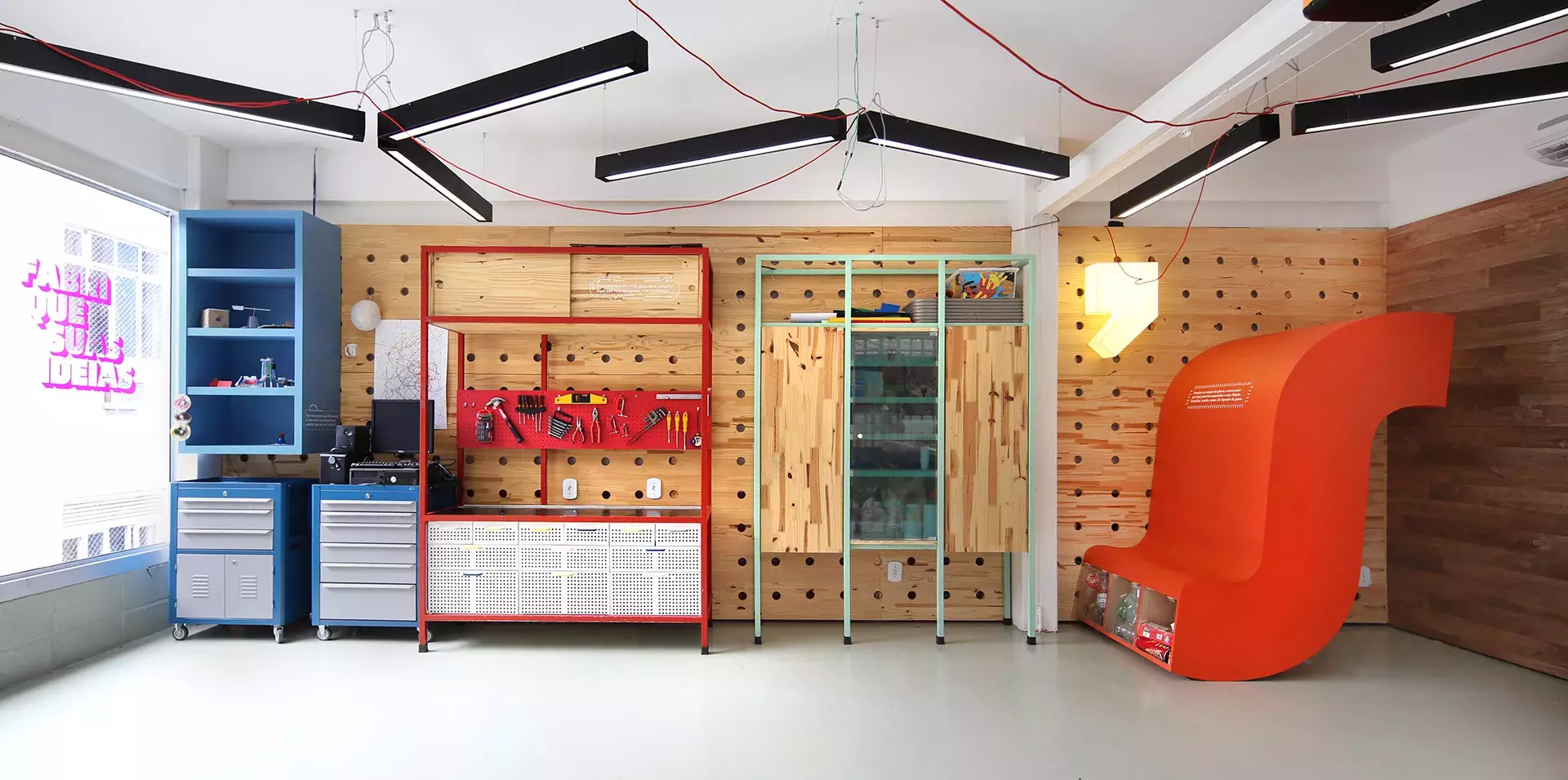 Mixing Typography & Architecture to create LET'S Makerspace